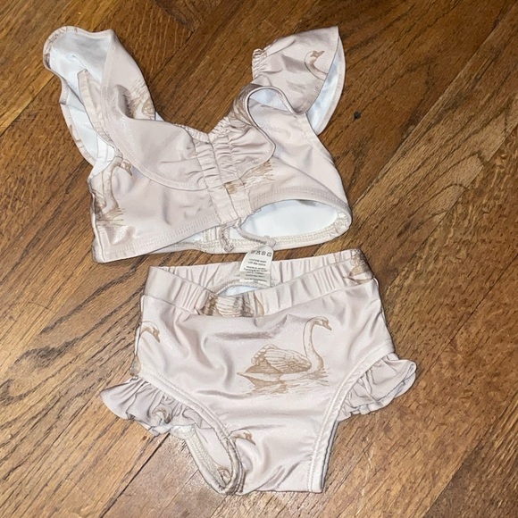 •KATE QUINN•3-6 MONTHS NATURAL & BROWN SWAN RUFFLE BIKINI SET - Picture 7 of 7
